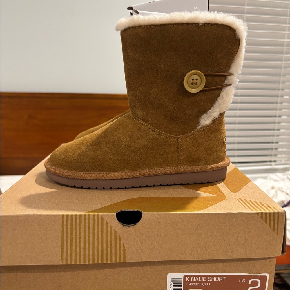 UGG Kids Boots in Brown with Cream Lining